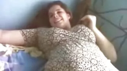 בובה פורנו לצפייה בחינם עם שפתיים, גניחות מופלאות מגרות בקול.