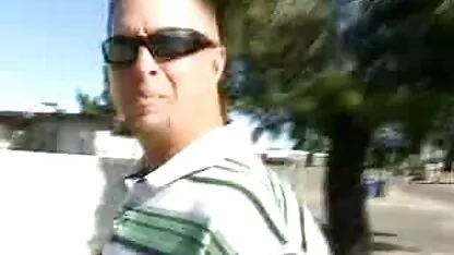 מורים לבדוק את בי סקס חינם מכסה המנוע של התלמיד בפירוט לכבות אותו