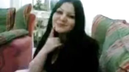 מתעמלת רוסיה מכניסה כדורי נרתיק לכובע סרטון מציצה שגזזו