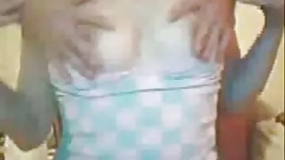 אישה שחורה סקס מצלמות חינם קוקסינלית מגישה בחורה לבנה.