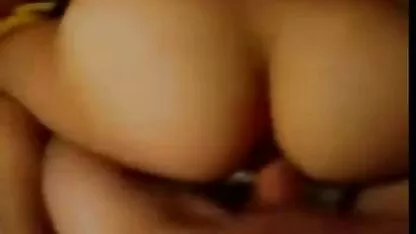 דודה שופעת במחוך אוהבת את הפילגש שלה שולטת מסיבות סקס חינם בו