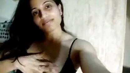 קבוצת סקס סטודנטים רוסים במיטה גדולה סקסלי