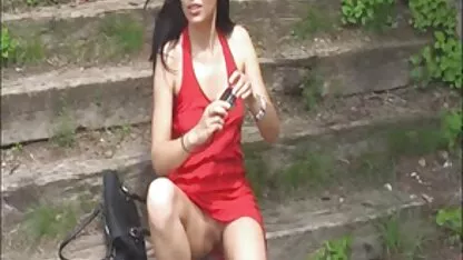 אסייתי עם חזה קטן מספק כמה גברים, מוצץ להם בזמן שישב בשירותים סרטי סקס חינם אמא