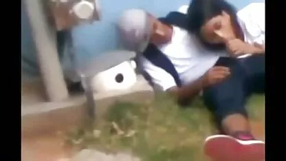 סקס כוסית מוצצת כפרי לסבי בחווה.