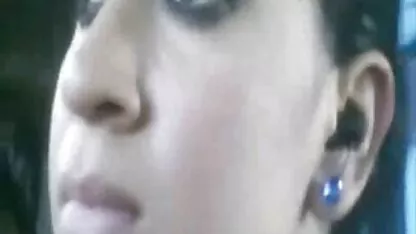 בחורות ארוטיות שוכבות סרטיםסקס על הספה ומראות את החור שלה