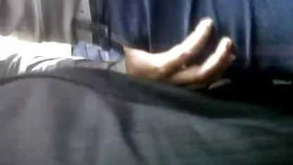 כלבה שחורה סרטי סקס חינם מבוגרות מצצה לאדם לבן ולזין שלו.