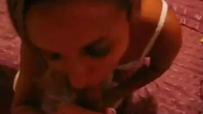פילגש סקסית שלובשת לטקס החליטה סרטון סקס חינם להקניט עבד