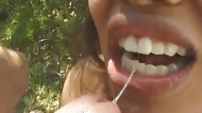 שלוש הבנות עושות אחד לשני גירוי מיני. באלי סקס חינם