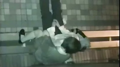 נקבה מעסה בלונדינית ומלקקת את הכובע. סקס בעברית חינם