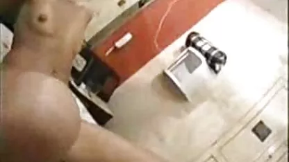 נשים פורנו אונס חינם זקנות ורזות ומזדיינות עם גבר צעיר.