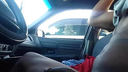 קטרינה מאוננת מציצת חזה באמבטיה במקלחת