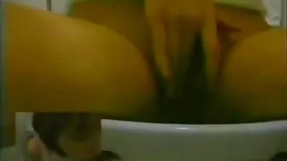 כיתות זין תמונות גולשים במכון הכושר להיות הפרה של החוק לסבית