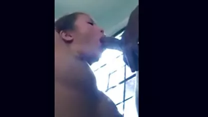 זין צעירה מזדינת שחור גדול, סגור נרתיק, אישה צעירה לבנה,