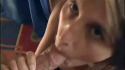 בלונדינית שטוחת חזה עם גרביונים לבנים אצבעות נרתיק סרטי סקס חינם רופא
