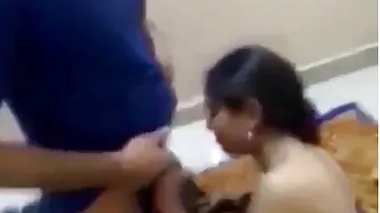 אפרוח אצבעות ידי המיומנות של גבר סקס לצפיה ישרה בחינם מזוקן מזוין
