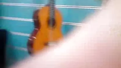 בעונג מזיין את החברה התאוותנית אתרי סקס חינם שלו בתחת על שולחן המטבח