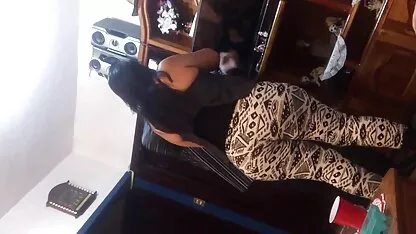 מולאטים סקס חינם אמא ובן שמנים מוצצים בפנים.