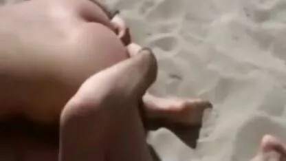 תלמידים מוצצים למורה בוגר כדי חזה ענק חינם להעריך.