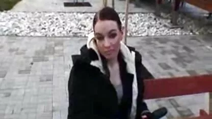סבא הציע שבלונדינית צעירה מזדיינת בחיפוש אחר כסף. סרטיסקב