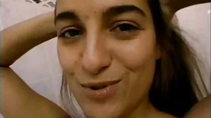 בחורות מוצצות ביאכטה, סרטינסקס מתחת לבכי השחפים.