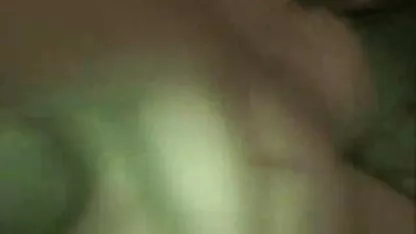לטיני צעיר נעצר סקס אמא ובת חינם לאונן ונאלץ למצוץ זין