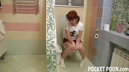Swinger עם נלהב נשים ערומות במקלחת מציצת פין ומוצץ