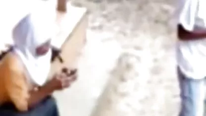המזכירה הסקסית סטייסי מזדיינת עם ציצים של בחורה שף צעיר.