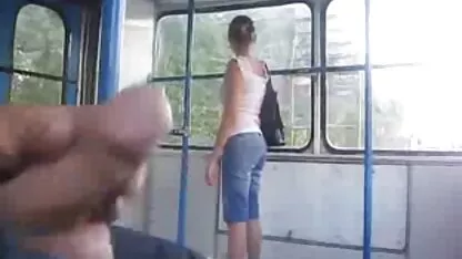 הבלונדינית עושה את הבחורה קשורה לליקוק כובע דרך ג ' ינס סרטים כחולים לצפיה בחינם